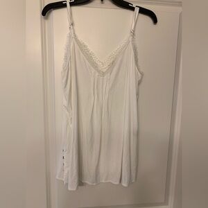 POL Sleeveless White Top NWOT 🌴